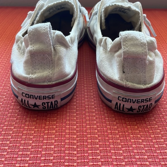 Converse all star chucks. Stretchy back slip on sneaker. Women’s size 6 - Picture 2 of 9